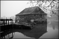 Un moulin dans la brume